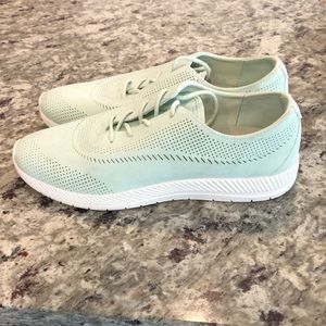 Easy Spirit Sneaker Shoes SZ 8.5W Green Lace up Like new!
